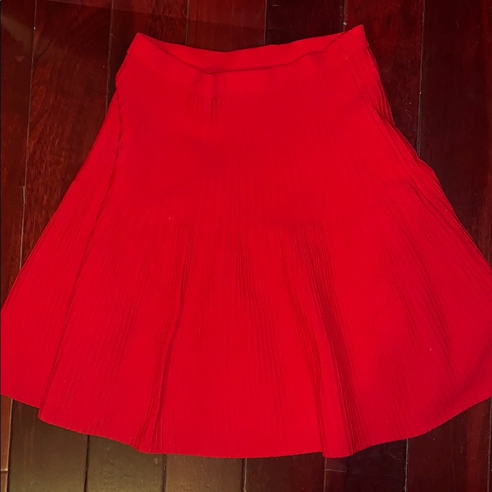OLIVACEOUS RED FLOWY MINI SKIRT